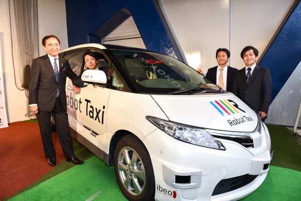 自動運転車「ロボットタクシー」が切り開く未来　～交通弱者を救え～